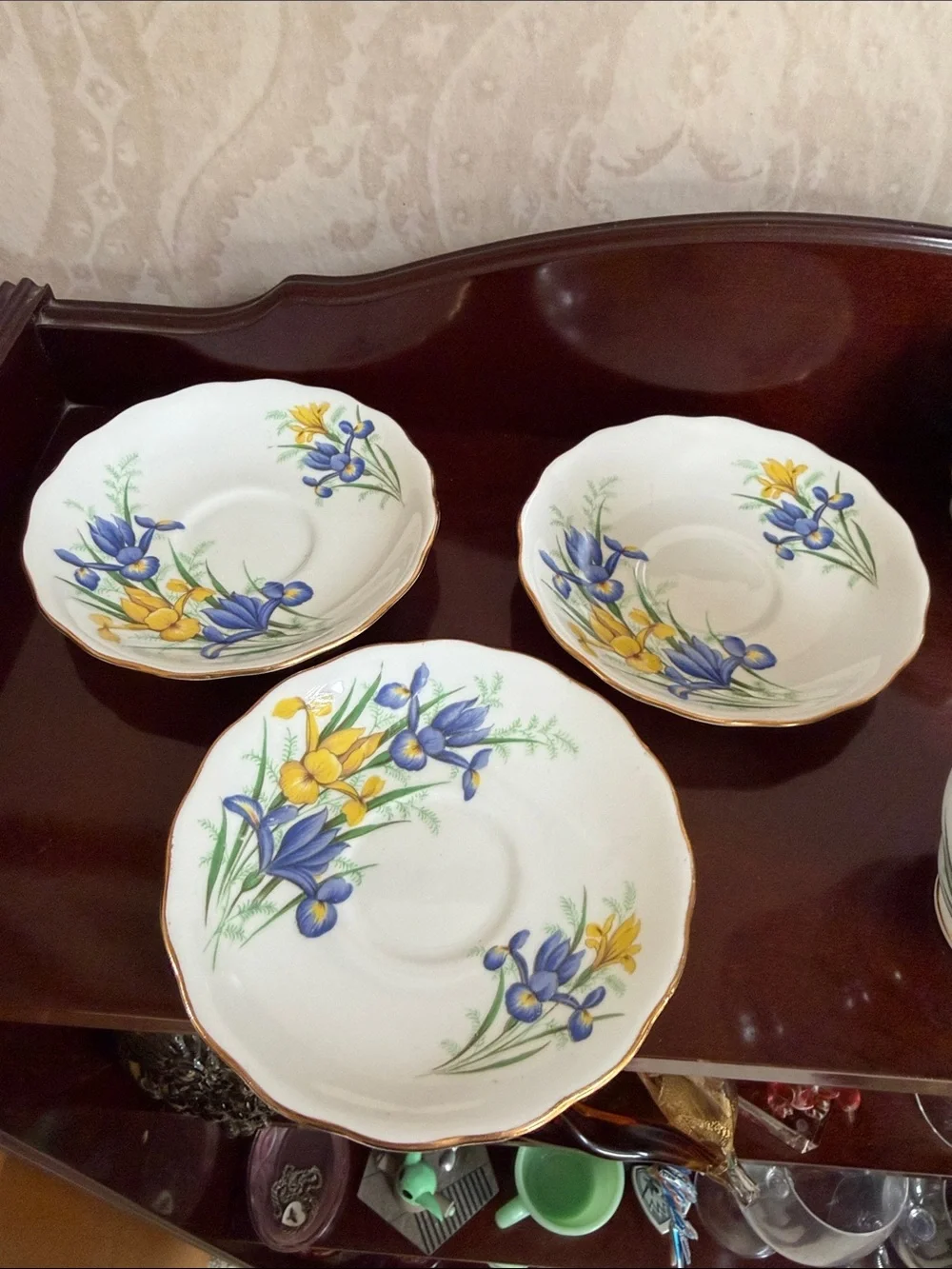 Set of 3  vintage Royal Vale bone china teacups and saucers